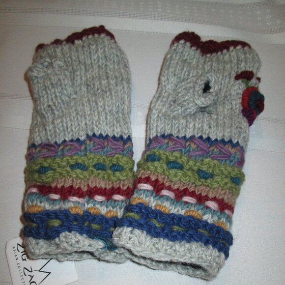 🌸🪶☮️Handcrafted Flower Embroidered Fingerless Gloves – Made in Nepal - Picture 4 of 5